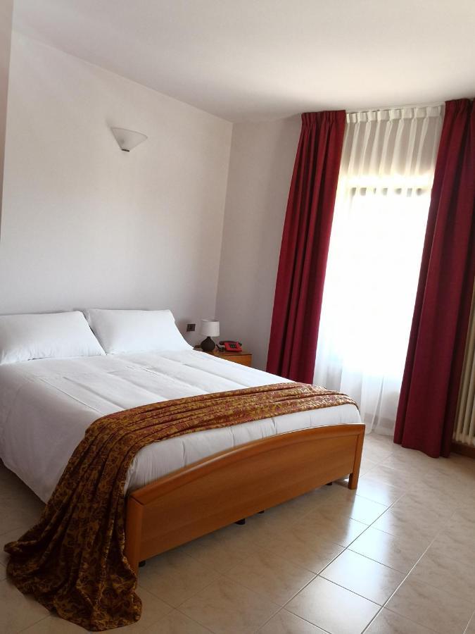 Hotel Corte Dal Castello Лацизе Екстериор снимка